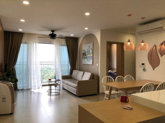 Phòng khách căn hộ 2 phòng ngủ Palm Heights đầy đủ nội thất